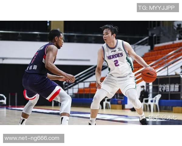 丁彦雨航在对阵广东的精彩表现回顾与赛场瞬间分析