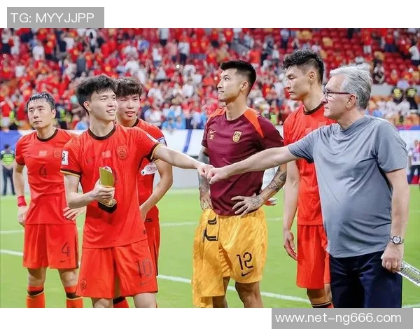 亚洲杯激战新加坡与中国队争锋相对谁能笑到最后引发球迷热议