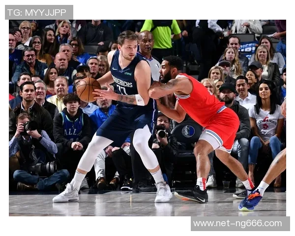 掘金与湖人激战正酣球迷期待精彩逆转与绝杀瞬间